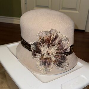 Elegant Cream Hat with Floral Accent